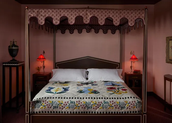 Ulysses, An Ash Hotel