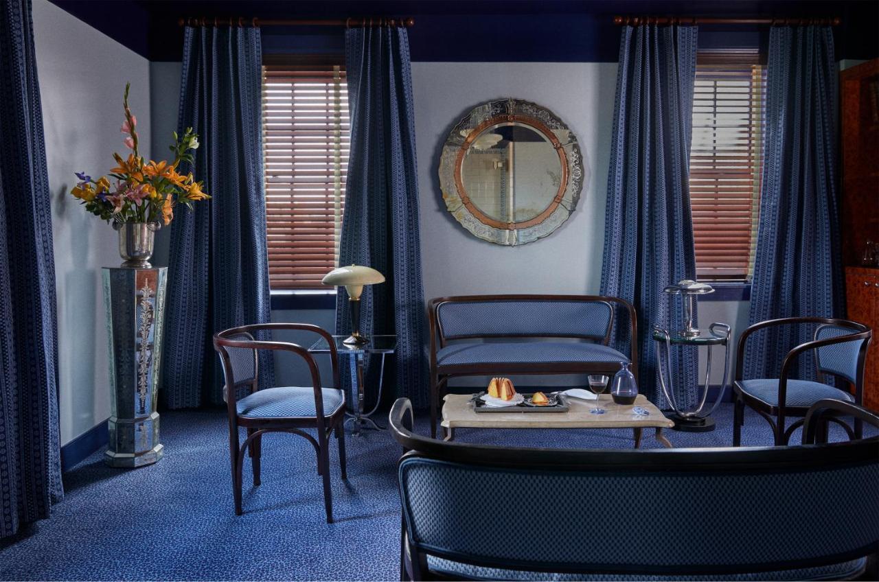 Ulysses, An Ash 5* Baltimore